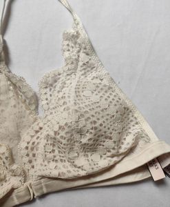 Victoria’s Secret Lace Bra.Size-M