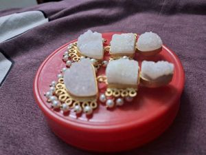 ⚪️White Moon Luxe Earrings⚪️