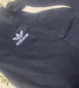 Adidas T-shirt
