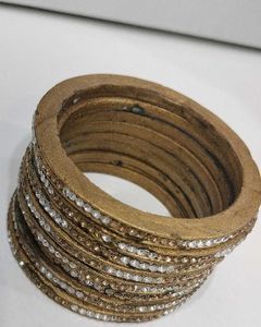 Golden And White Lakh Bangle Set Of 8
