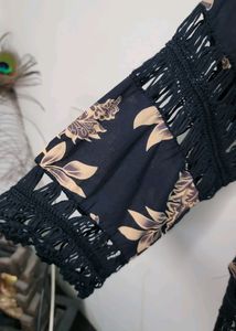 BLACK KNIT &amp; TASSELS  STYLISH TOP