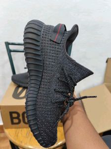 ADIDAS YEEZY 350 V2 &#34;STATIC BLACK&#34; REFLECTIVE UK 9