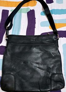 black leather sling/messenger bag