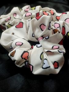 3 Scrunchies ❤️💜🍩💓