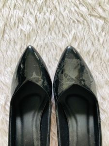 Black Heed Shoes (Women’s)
