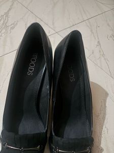 Woods Black Leather Flats