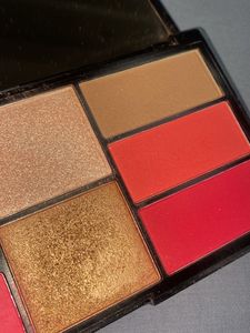 Swiss Beauty Pro Blush And Highlighter Palette