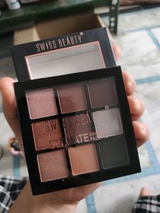 Swiss Beauty Ultimate Eyeshadow Palette