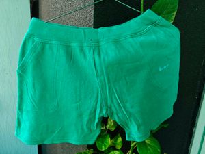 Nike Green Shorts Barely Worn 2 Side Pockets