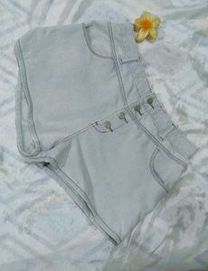 Light Wash Denim Shorts✨