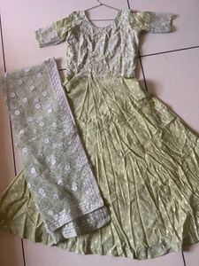 Designer  Pista Gaun
