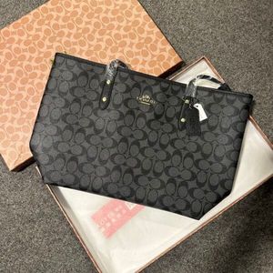 COACH TOTE