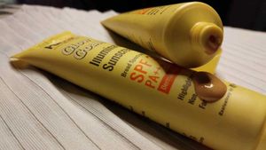 Combo Of 2 Pop Xo Illuminating Tinted Sunscreen