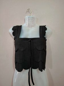 Scalloped Tie-Front Crop Top