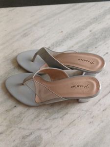 Sandles