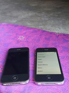 Two Apple Iphone 4s