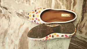 Floral Embroidered Juttis