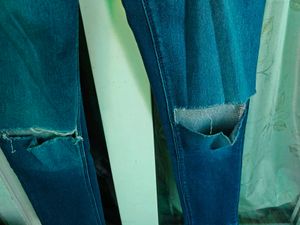 Jeans Ripped Knee Denim