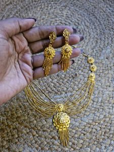 Golden Glittering Jewellery