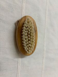 🆕 Oriflame Sweden Bamboo Nail brush