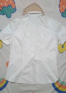 White Short Sleeve Shirt fitting