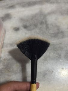 MAKEUP BRUSHES
