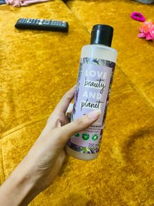 L&#39;Oreal face wash &amp; Love Beauty shampoo