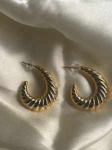 Flat croissant earrings (gold finish)
