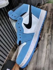 Air Jordan 1 High University Blue