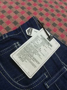 Women&#39;s Jeans
