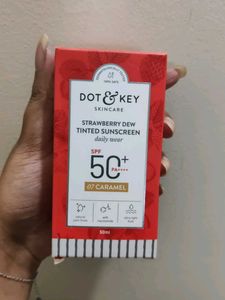 Dot&Key Strawberry Dew Tinted Sunscreen 07 Caramel