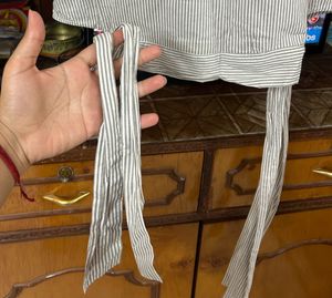 Short Crop Top With Side Knot