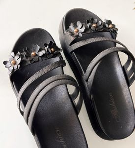 BLACK SANDALS| SIZE:39