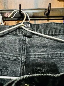 H&amp;M | 30 Waist | Black