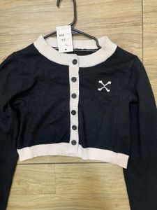 Stylish Cropped Cardigan Top