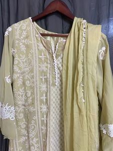 kurta & Dupatta set with no Salwar.