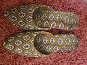 Patterned Indoor Slippers
