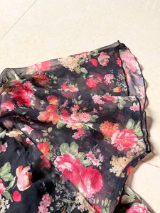 Very pretty Floral Crop Top