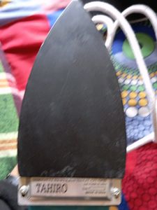 Tahiro Electric Iron