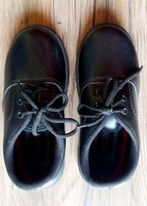 Shoes For 3 To 4 Year Boys Length 7 N 1/2 Inches