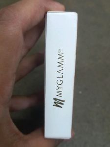 Myglamm LIT Radiant Matte Compact