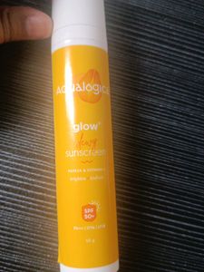 Aqualogica Glow+ Juicy Dew Drops