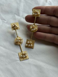 Gorgeous, golden colour earrings