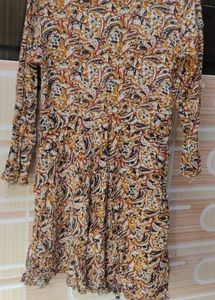 knee length frok ,three quarter sleeve .