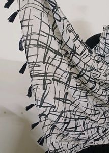 Black n White Stylish checks Patterned Scarf