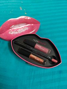 Huda Beauty Set