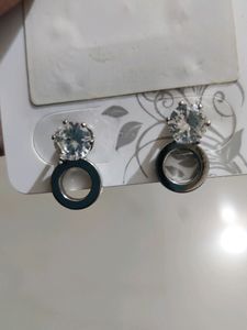 Beautiful Ss Finish With Big Diamond But Yet Simple