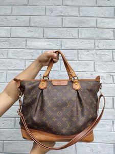 Louis Vuitton Big Size Shoulder Bag