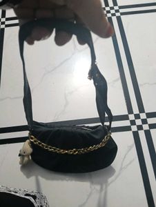 Black Hand Or Sling Bag Wid Golden Chain