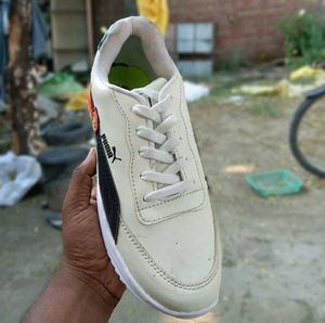 Puma White/Black Sneakers